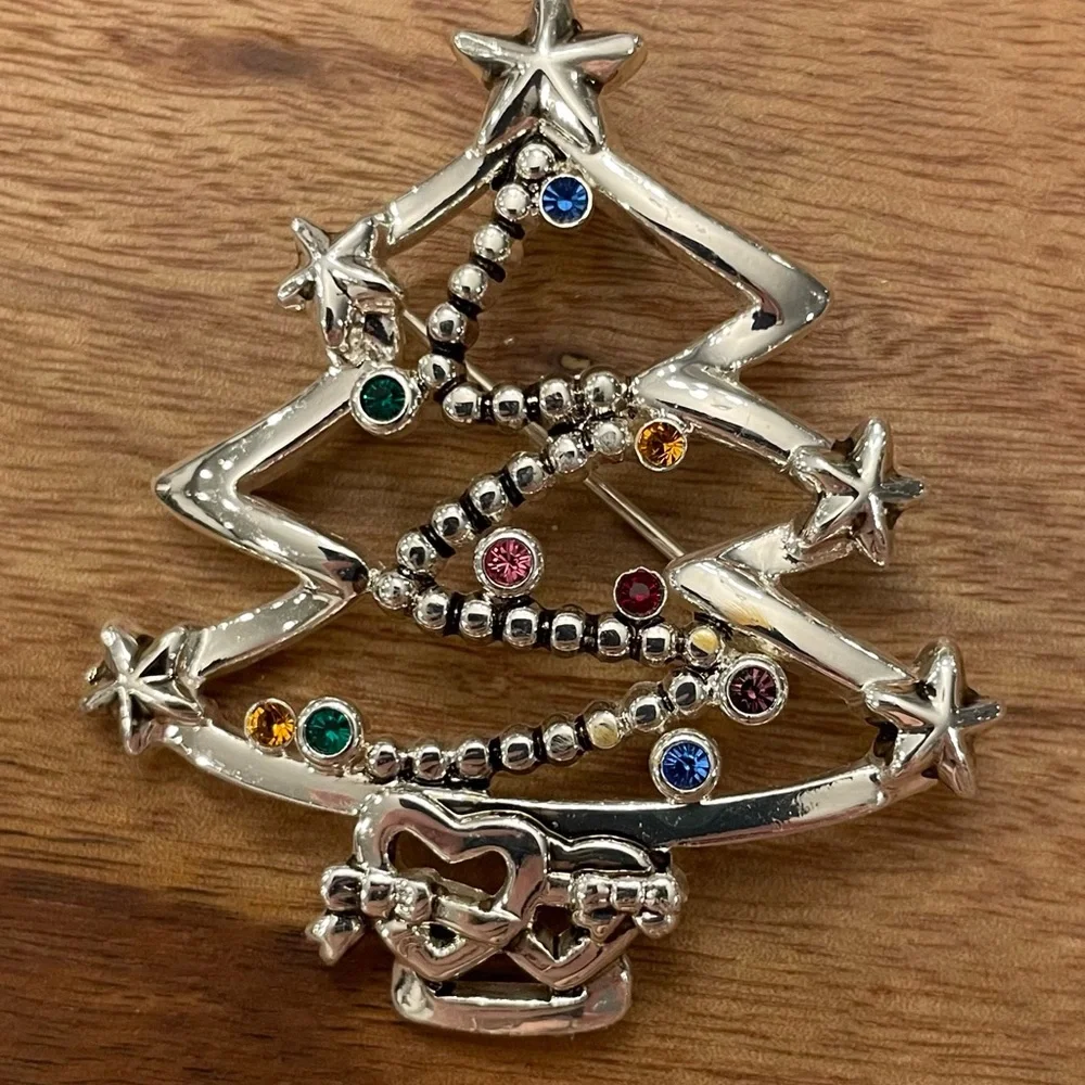 Signed BEST Christmas Tree Silver Tone Vintage Brooch Pin‎ Crystal Decorated